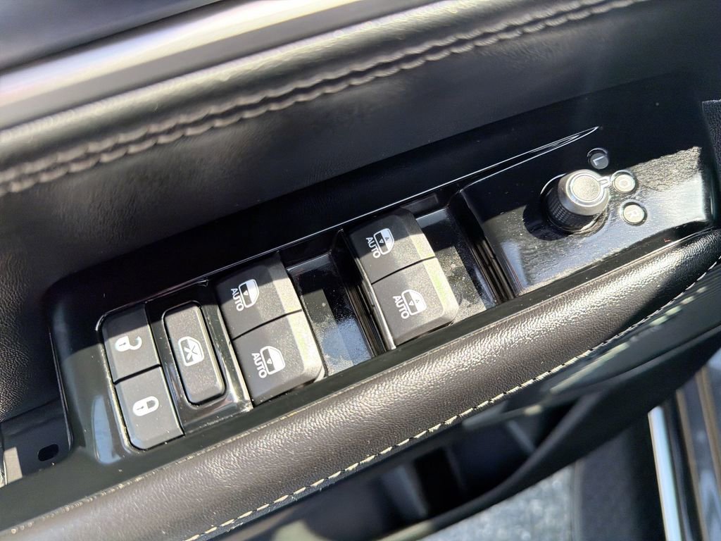 Used 2024 Jeep Wagoneer L 2WD w/ Premium Group I image 15
