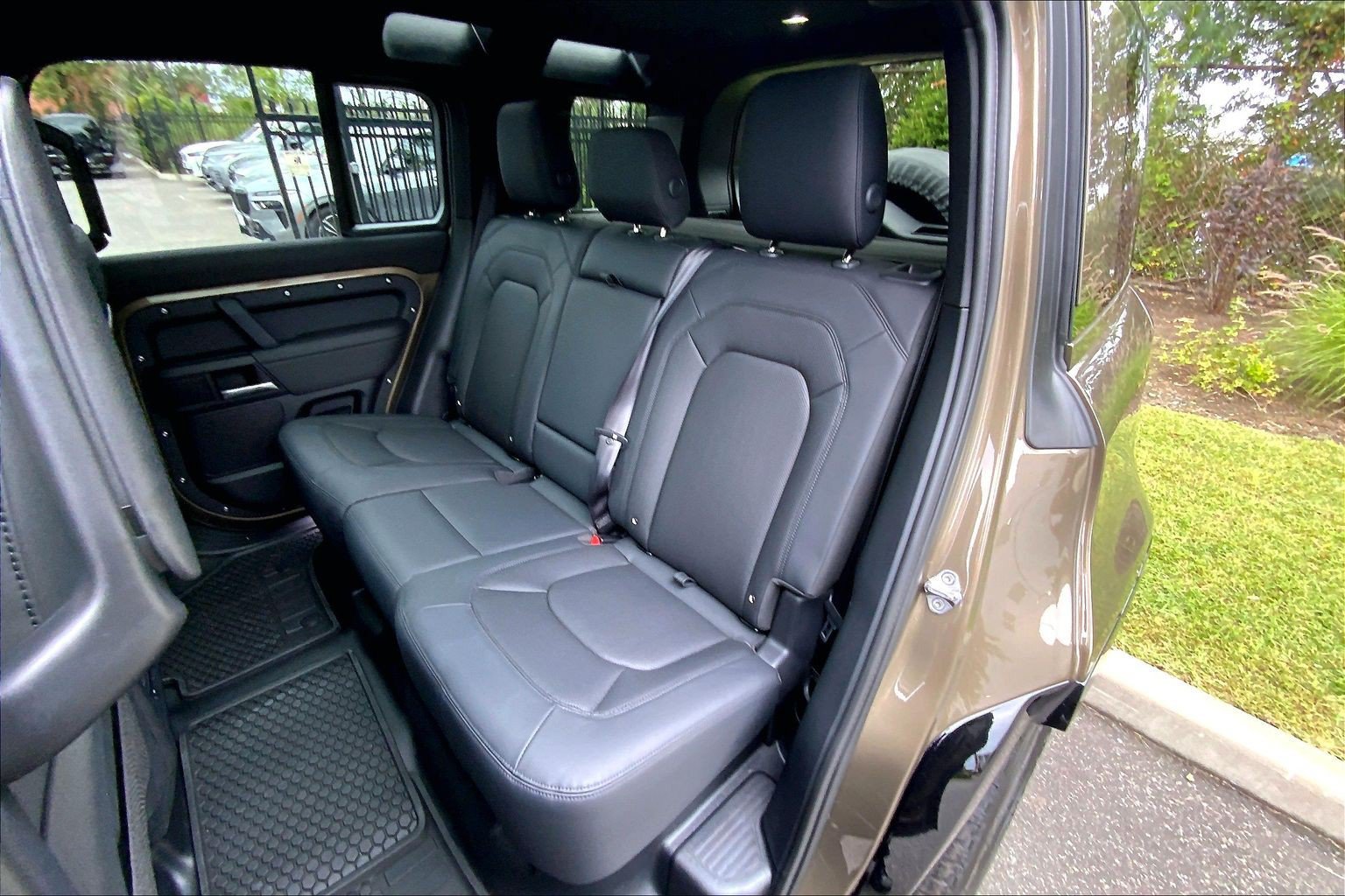 Certified 2026 Land Rover Defender 110 X-Dynamic SE AWD/4WD image 20