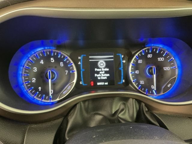 Used 2018 Chrysler Pacifica L FWD image 10