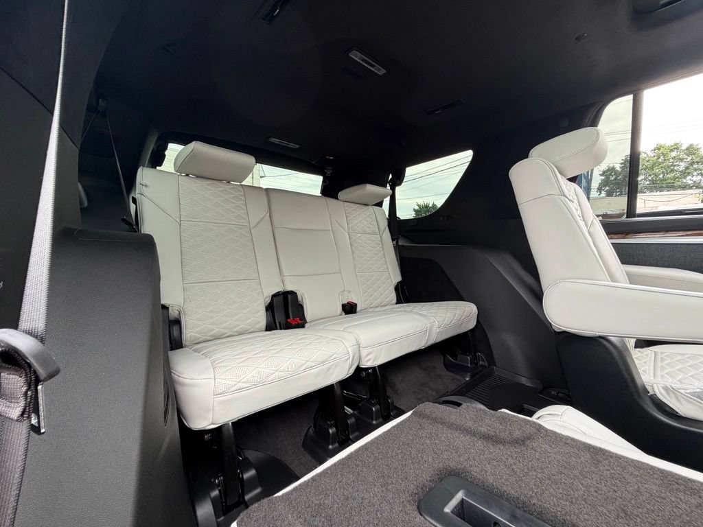 Used 2025 Cadillac Escalade Sport Platinum w/ LPO, ONYX Package AWD/4WD image 16