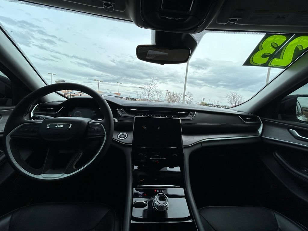 Used 2023 Jeep Grand Cherokee Limited AWD/4WD image 9