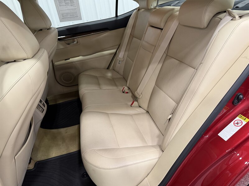 Used 2015 Lexus ES 350 w/ Luxury Package FWD image 17