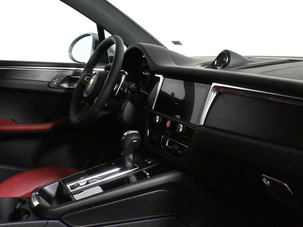 Used 2026 Porsche Macan GTS AWD/4WD image 37