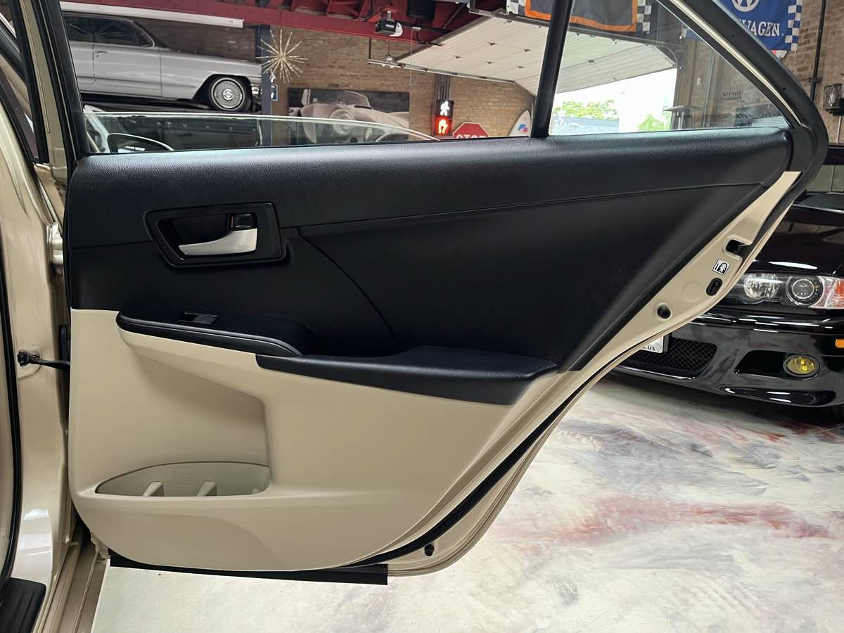 Used 2012 Toyota Camry LE FWD image 33
