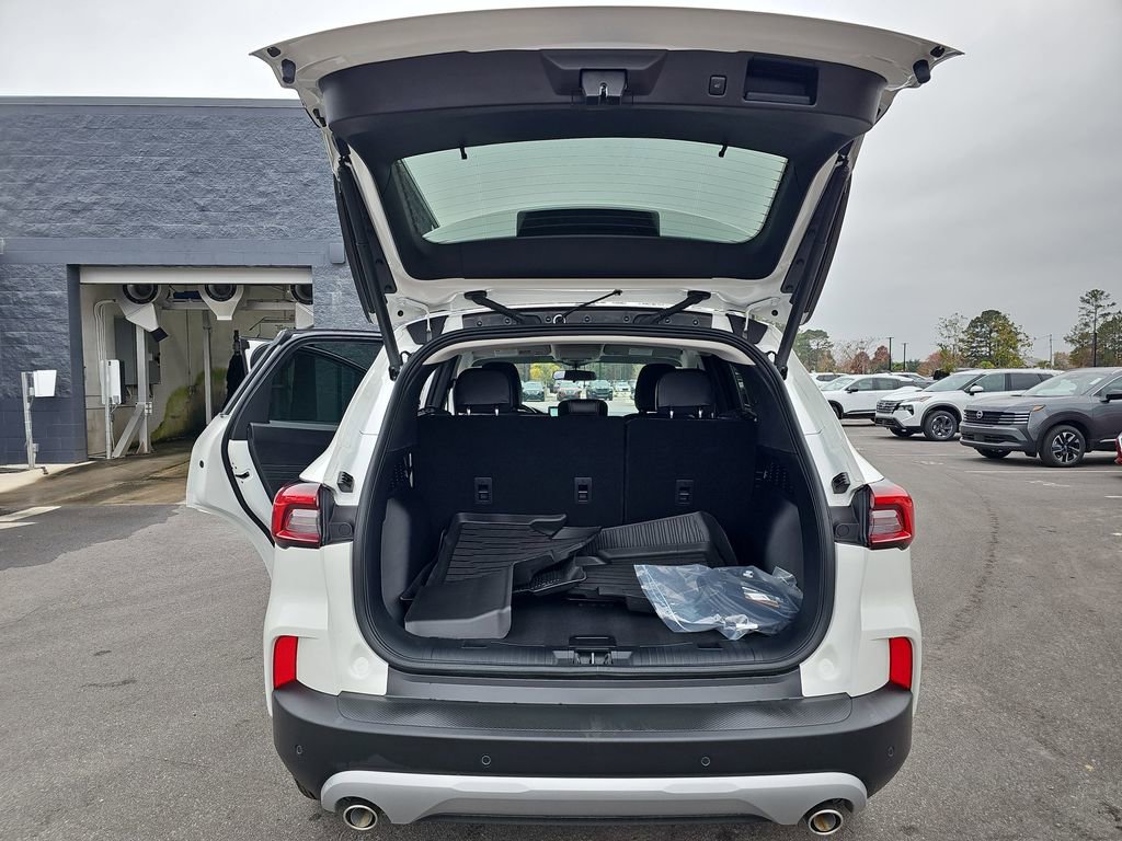 Used 2025 Ford Escape SE image 16