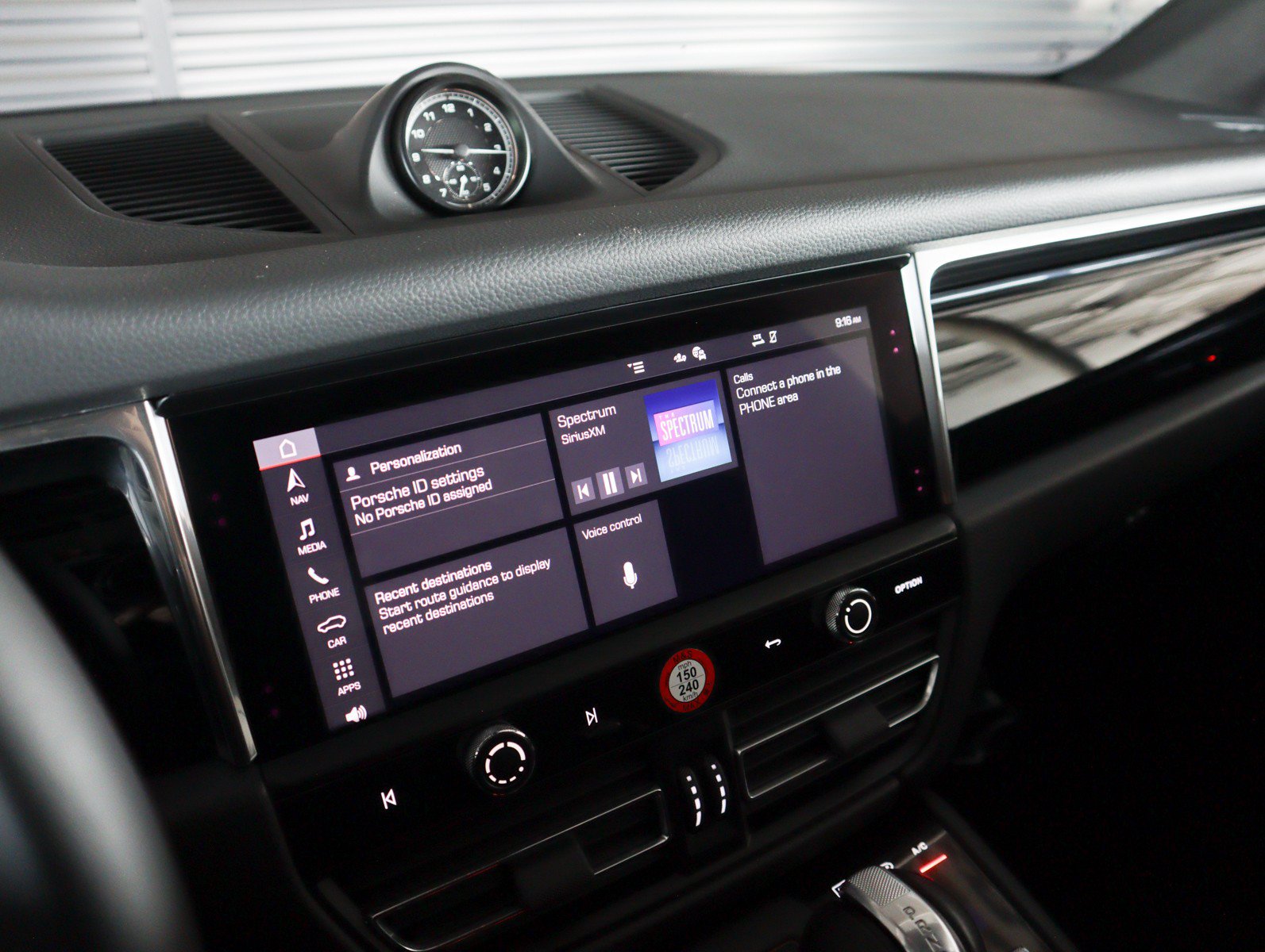 Certified 2026 Porsche Macan AWD/4WD image 18