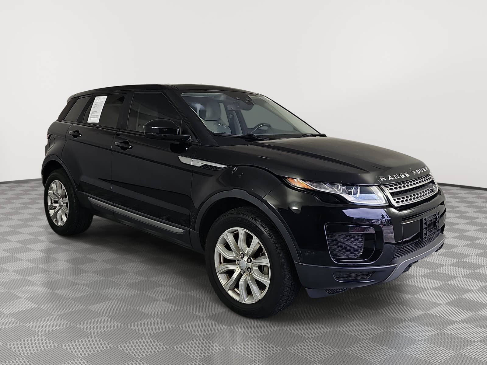 Used 2018 Land Rover Range Rover Evoque SE AWD/4WD image 2