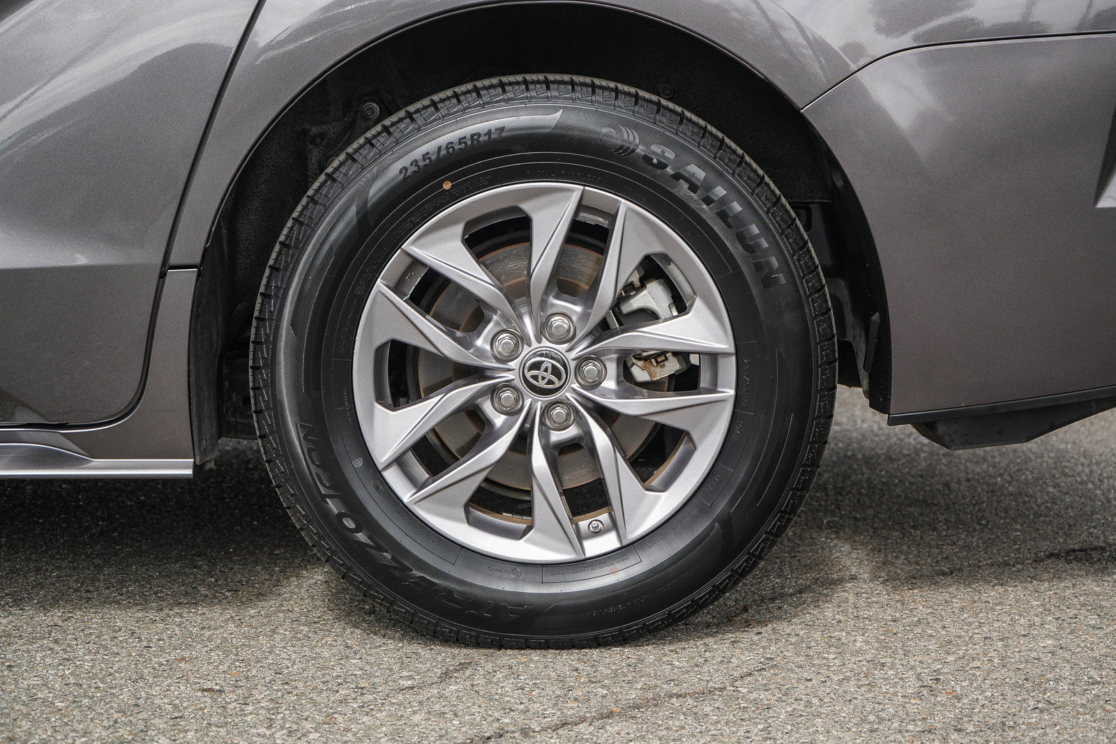 Used 2024 Toyota Sienna XLE FWD image 10