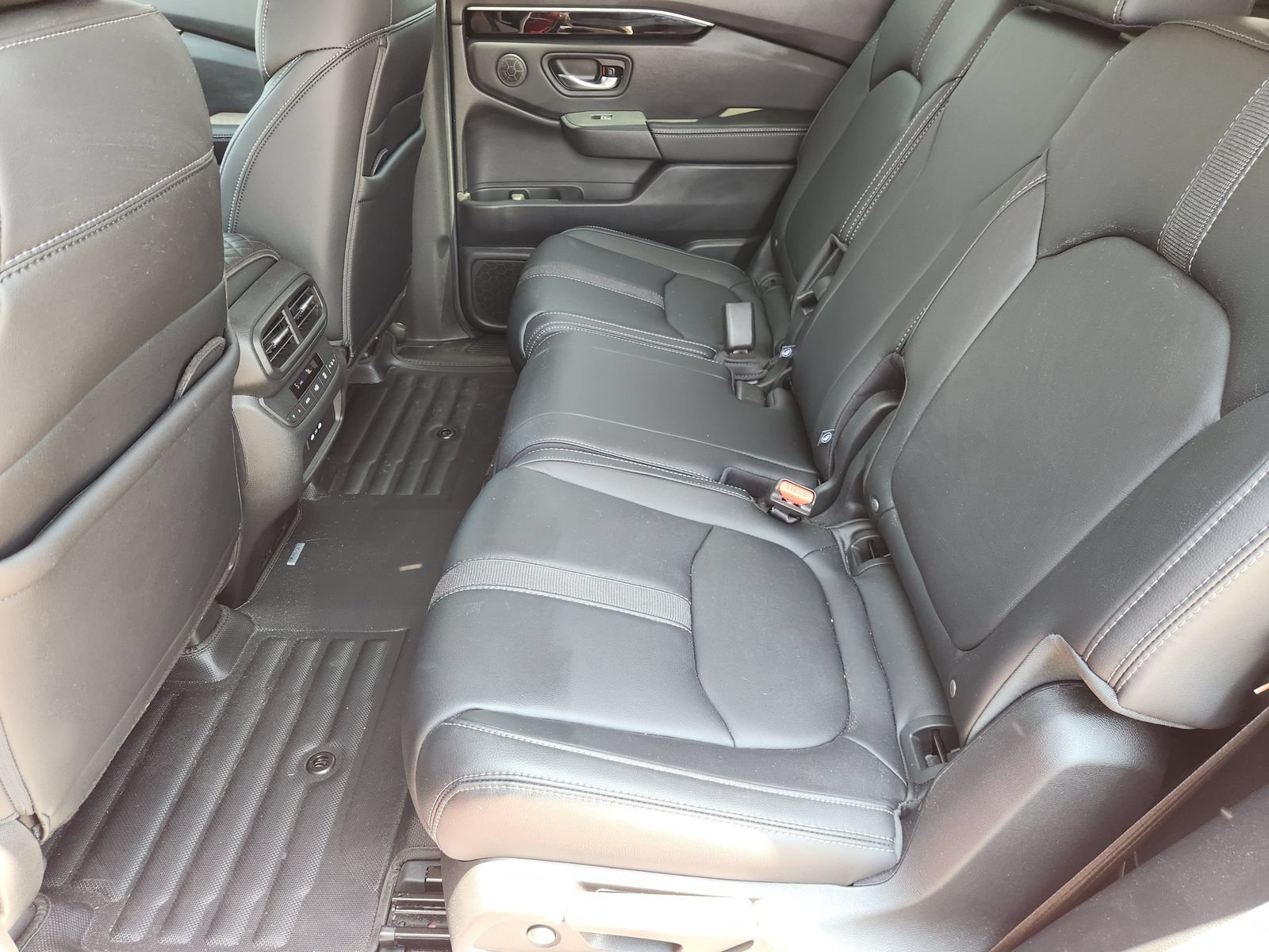Used 2025 Honda Pilot Touring image 33