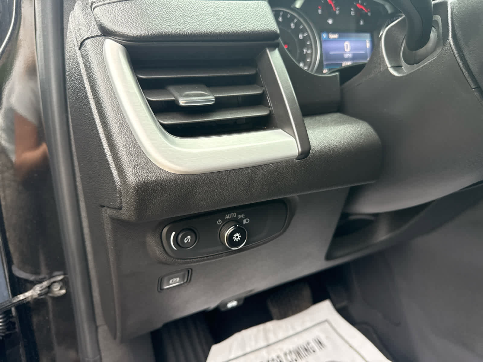 Used 2023 GMC Terrain SLE w/ Driver Convenience Package image 16