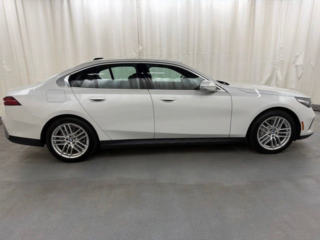Used 2024 BMW 530i xDrive w/ Premium Package AWD/4WD image 7