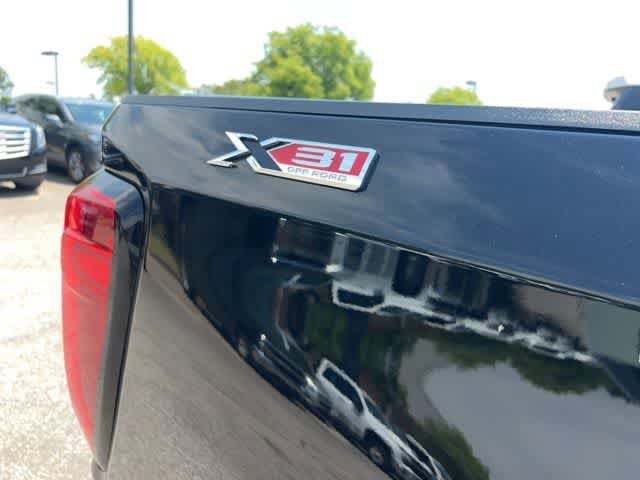 Used 2024 GMC Sierra 1500 Elevation w/ LPO, Elevation Black Package AWD/4WD image 6