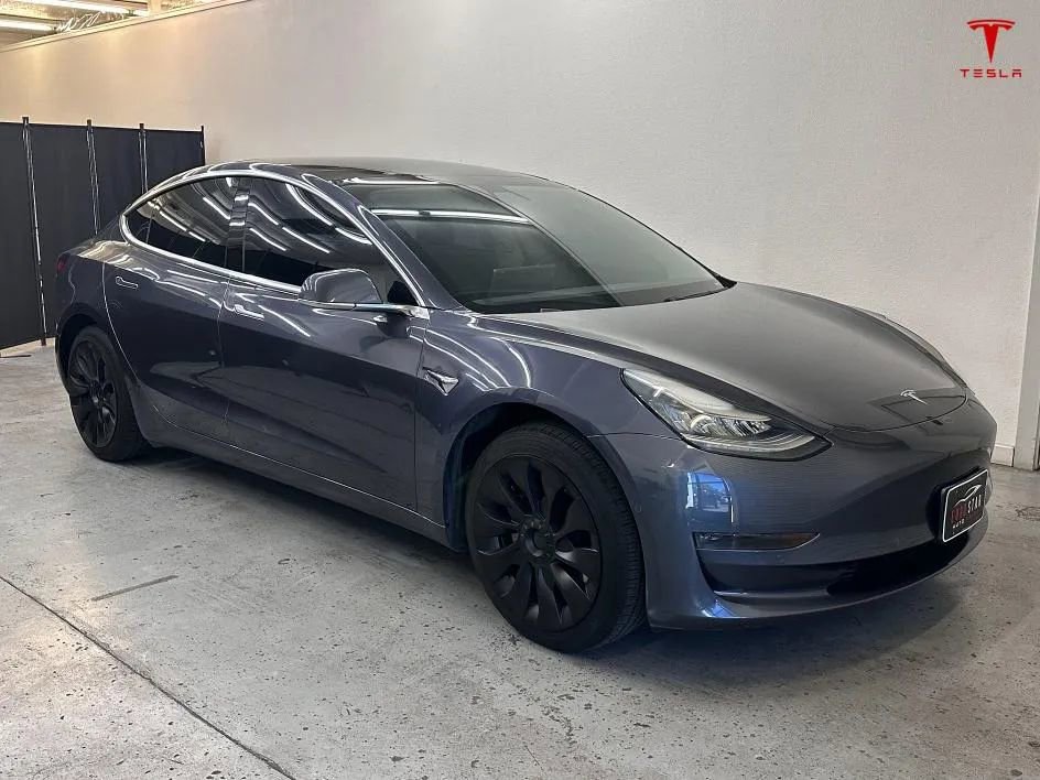 Used 2018 Tesla Model 3 Long Range image 1