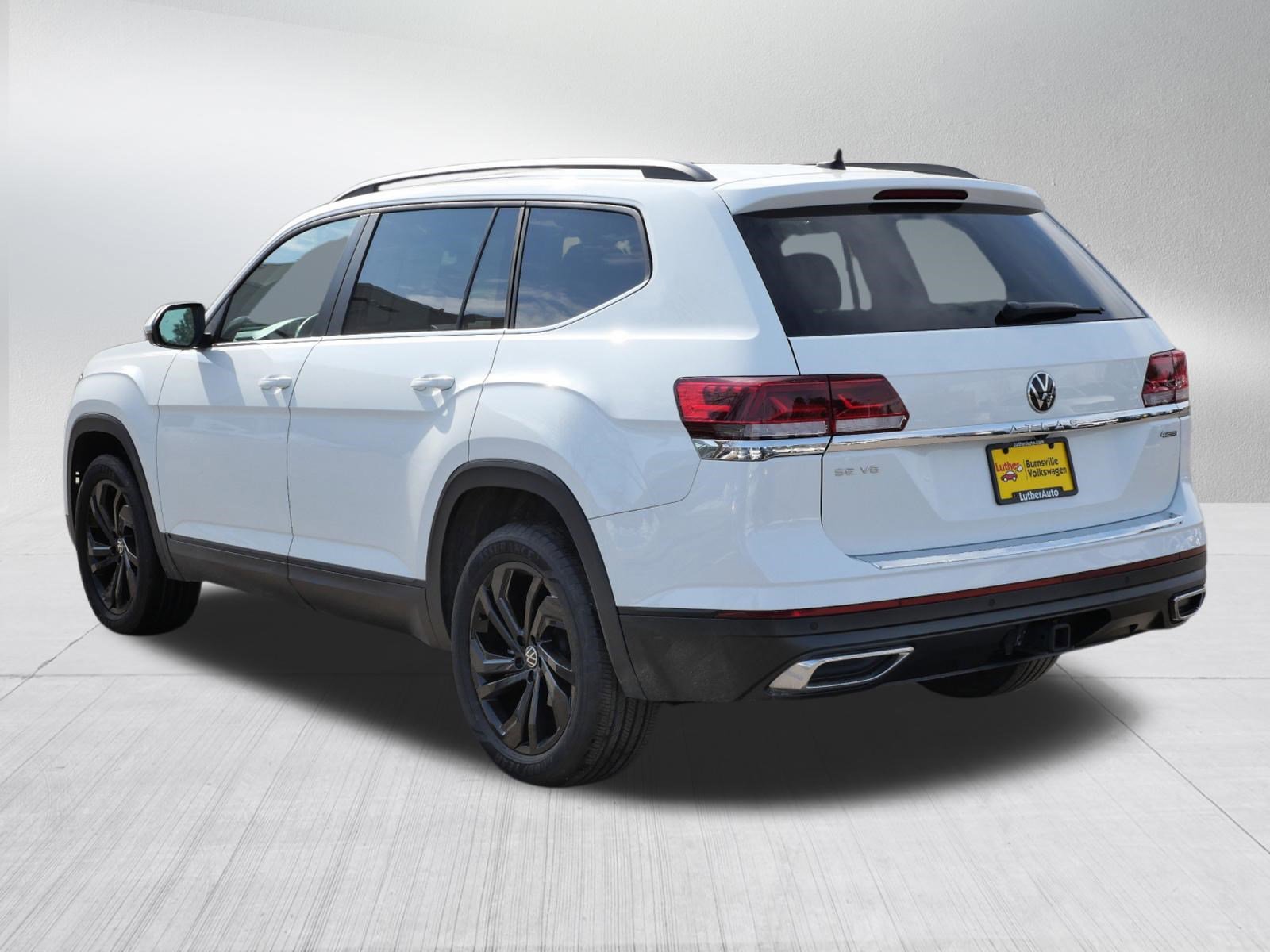 Certified 2023 Volkswagen Atlas SE w/ Black Wheel Package image 5