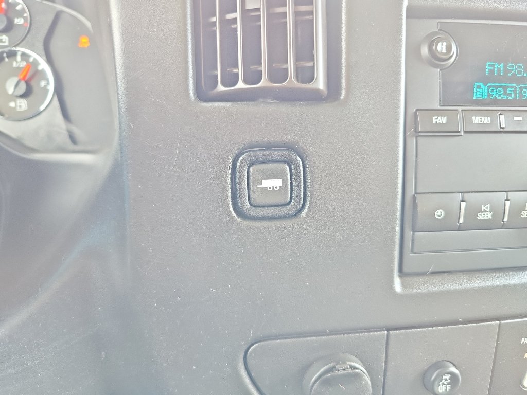 Used 2017 Chevrolet Express 2500 RWD image 28