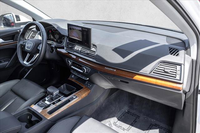 Used 2023 Audi Q5 e Premium w/ Convenience Package AWD/4WD image 24