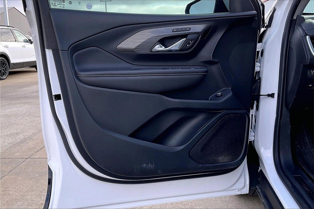 Used 2022 GMC Terrain SLT image 23