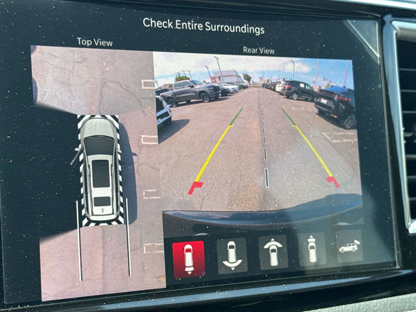 New 2027 Chrysler Pacifica Select w/ Family Tech Group AWD/4WD image 29