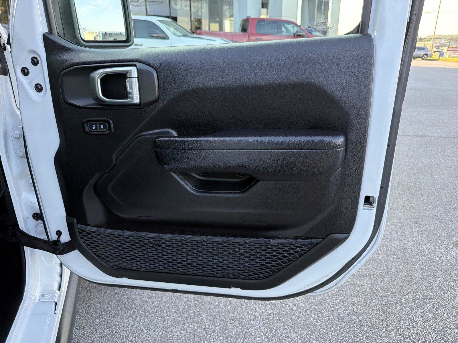 Used 2024 Jeep Wrangler Unlimited Rubicon 4xe AWD/4WD image 13