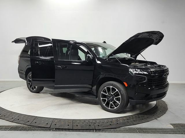 Used 2024 Chevrolet Suburban RST RWD image 9