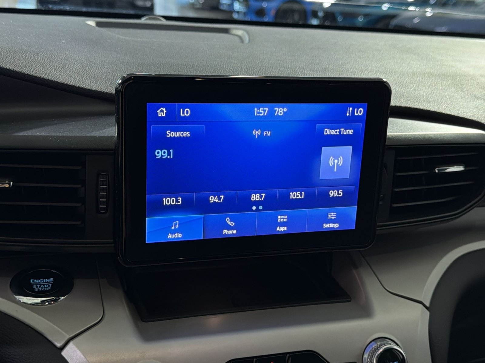 Used 2024 Ford Explorer XLT AWD/4WD image 35