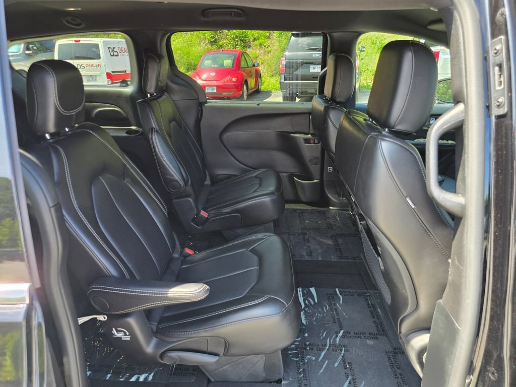Used 2025 Chrysler Pacifica Select FWD image 26