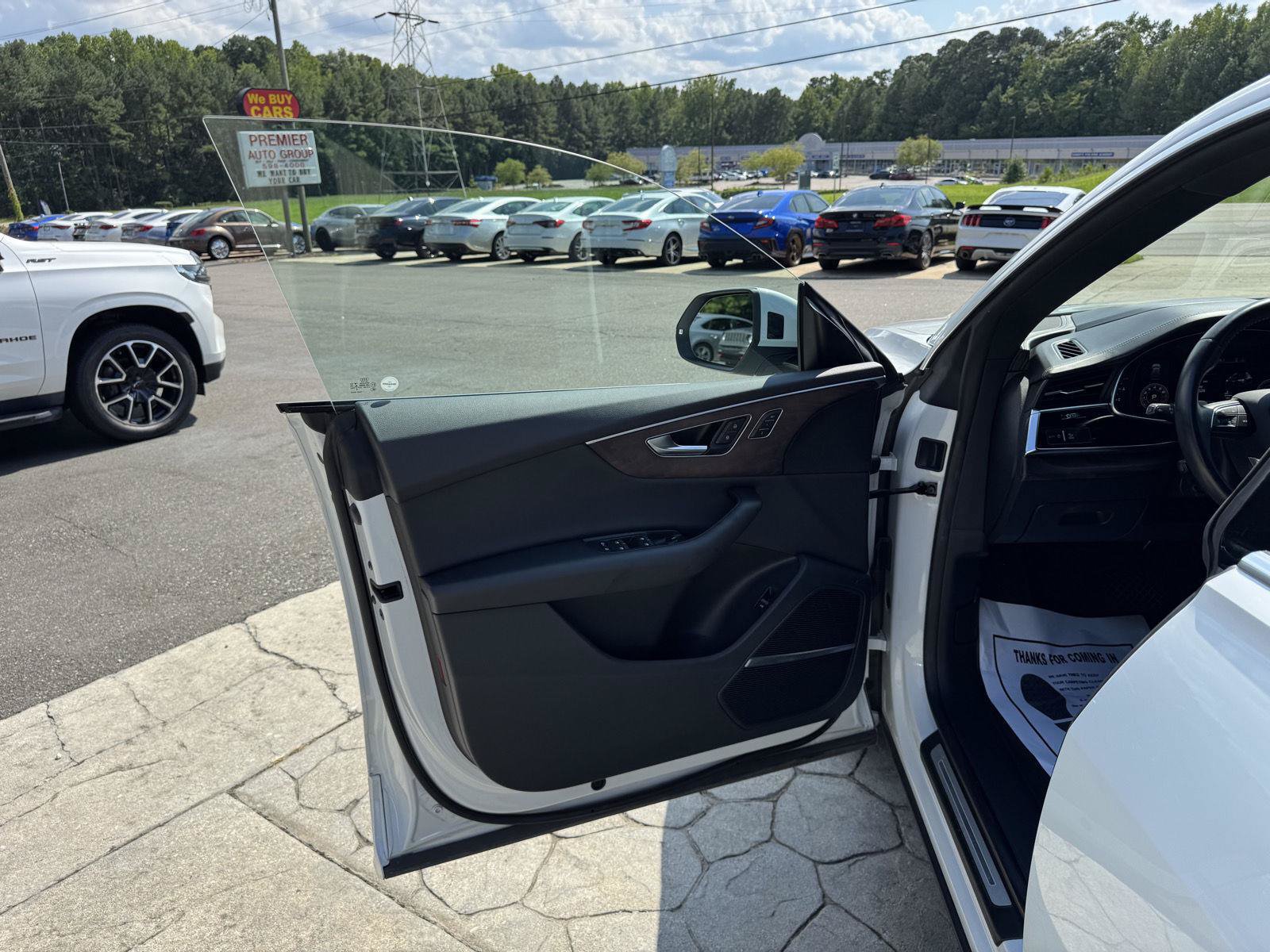 Used 2019 Audi Q8 Prestige w/ Towing Package AWD/4WD image 6
