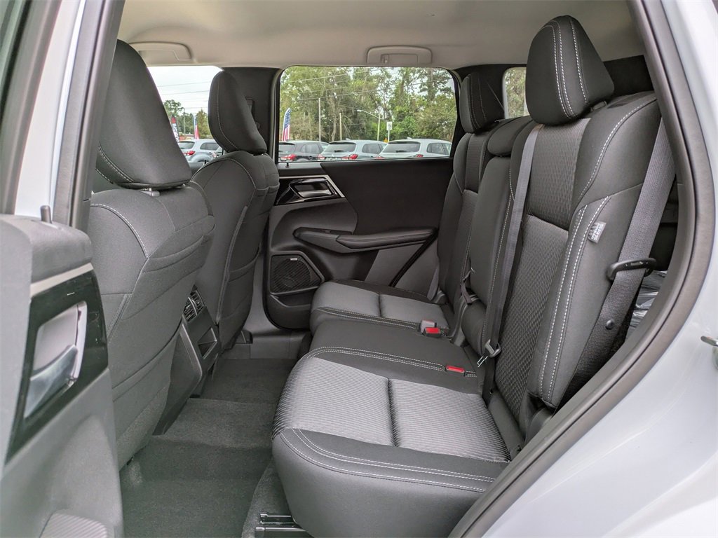 New 2025 Mitsubishi Outlander ES image 13
