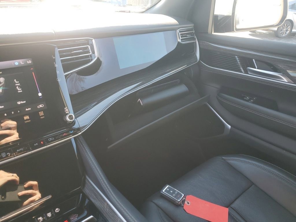 Used 2022 Jeep Wagoneer Series III w/ Premium Group I image 27