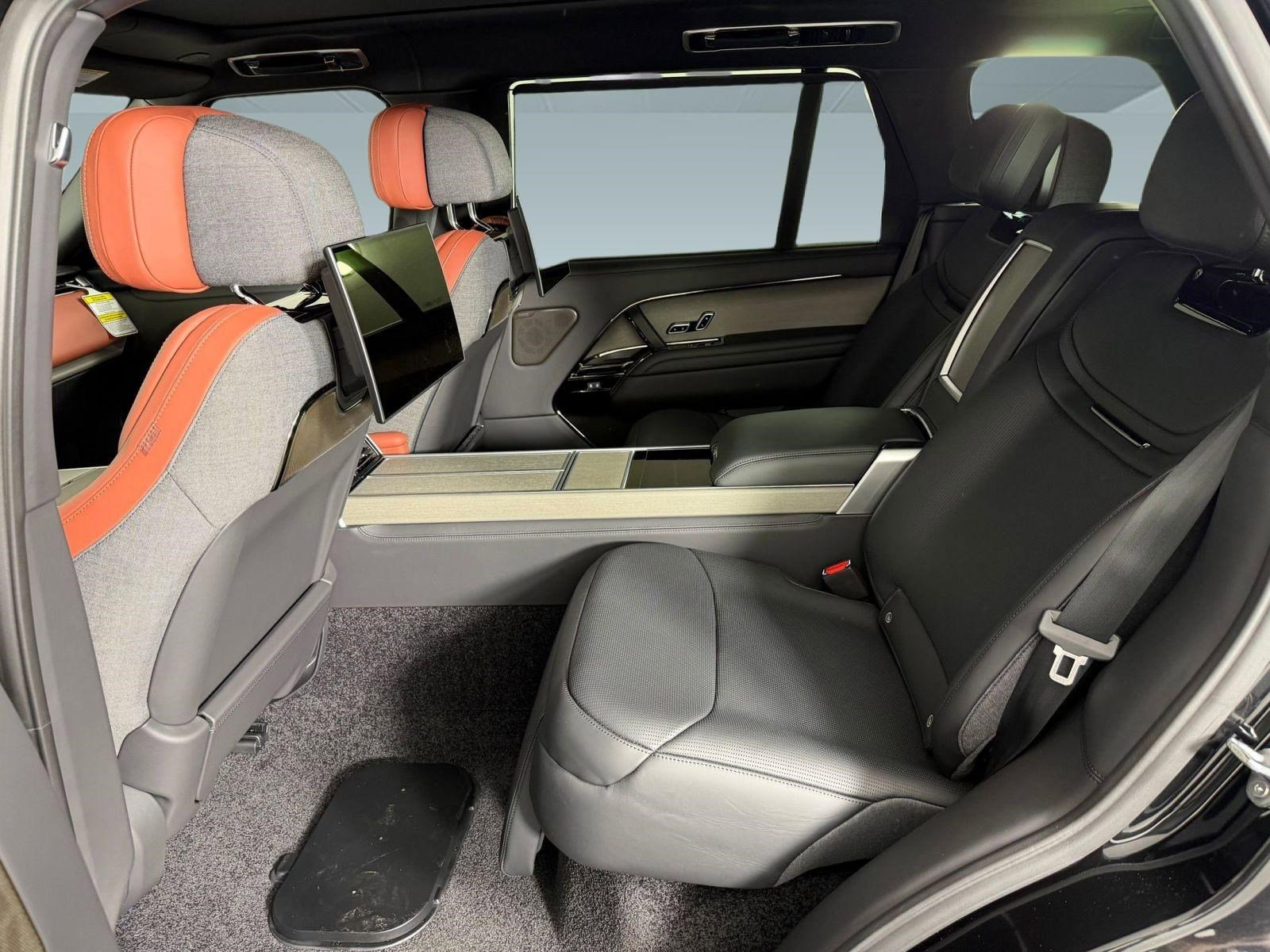 New 2026 Land Rover Range Rover SV image 21