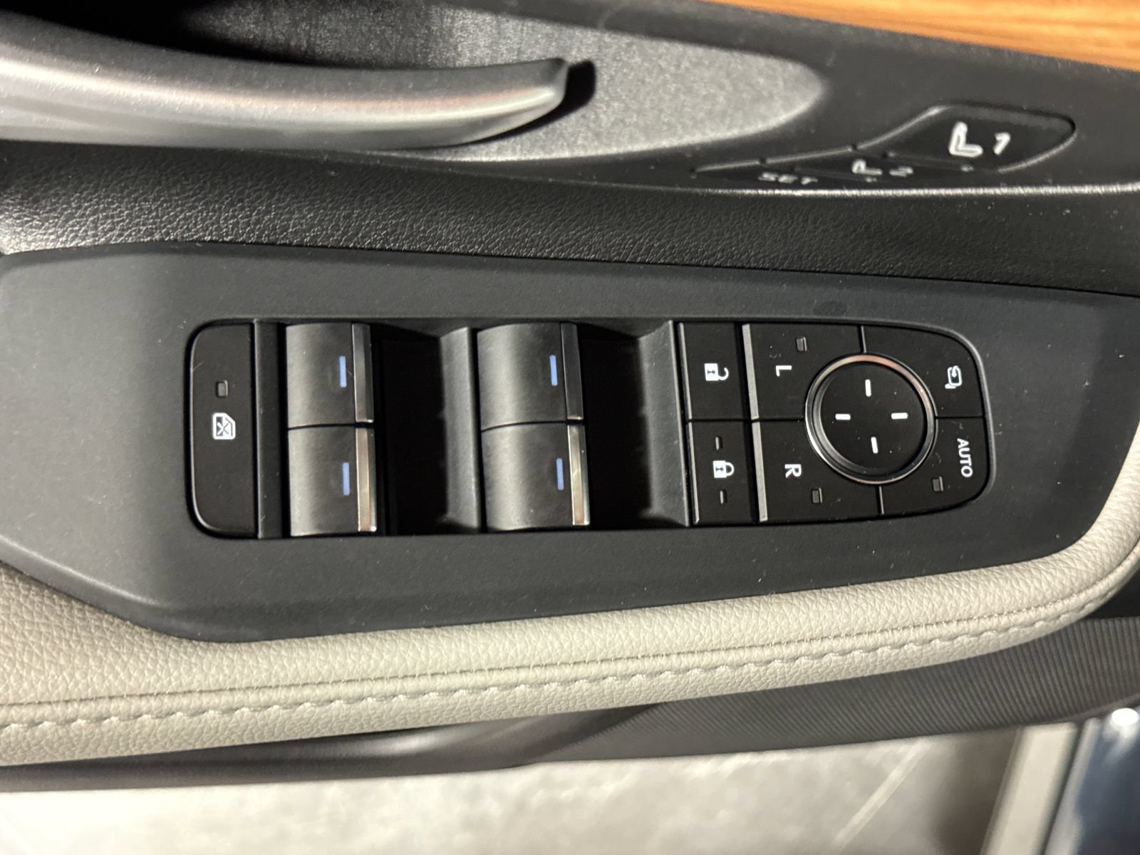 Used 2024 Toyota Grand Highlander AWD image 11