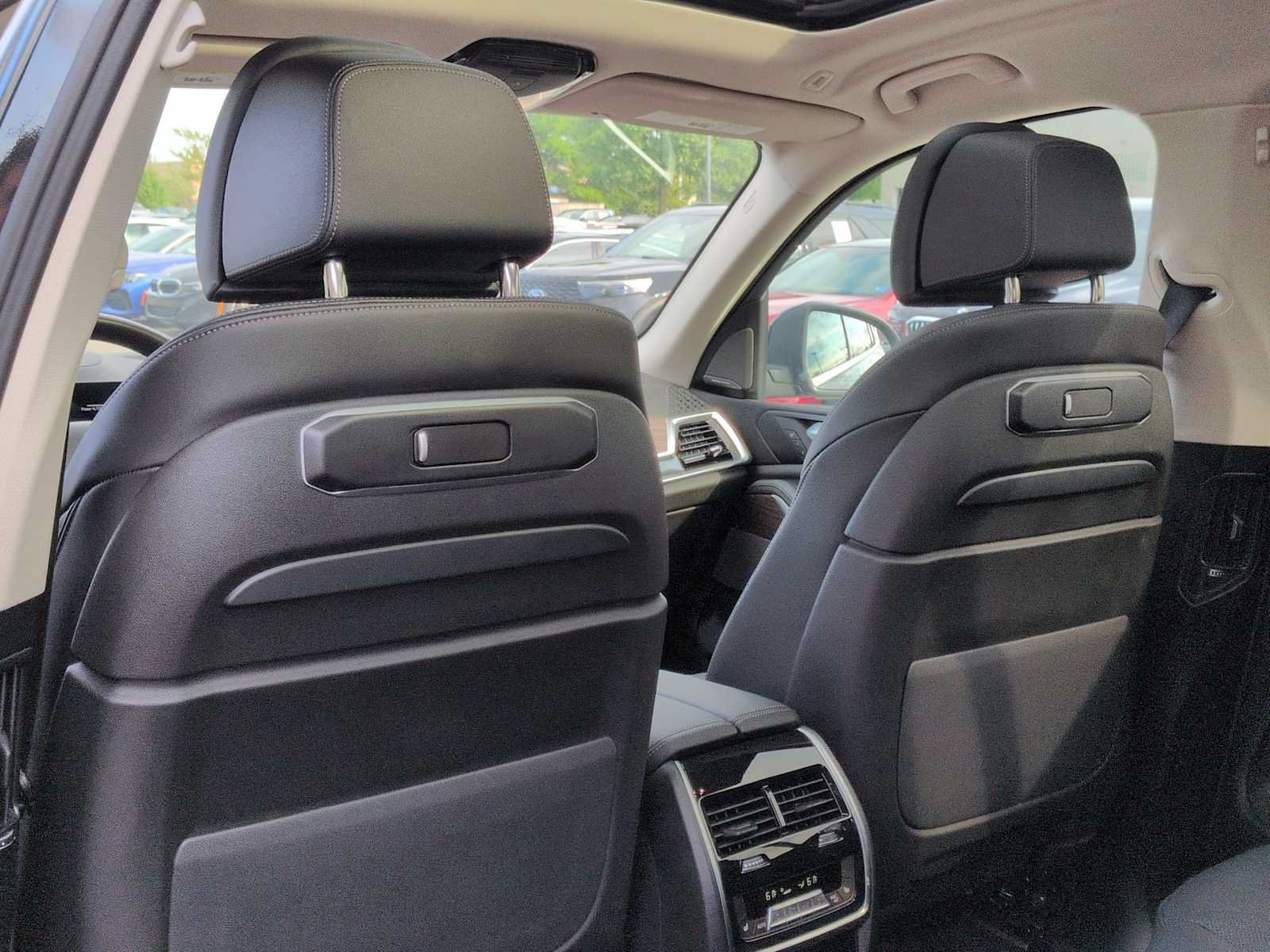 Used 2026 BMW X7 xDrive40i w/ Premium Package AWD/4WD image 19