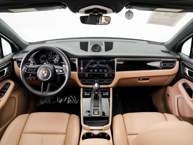 Certified 2025 Porsche Macan image 22