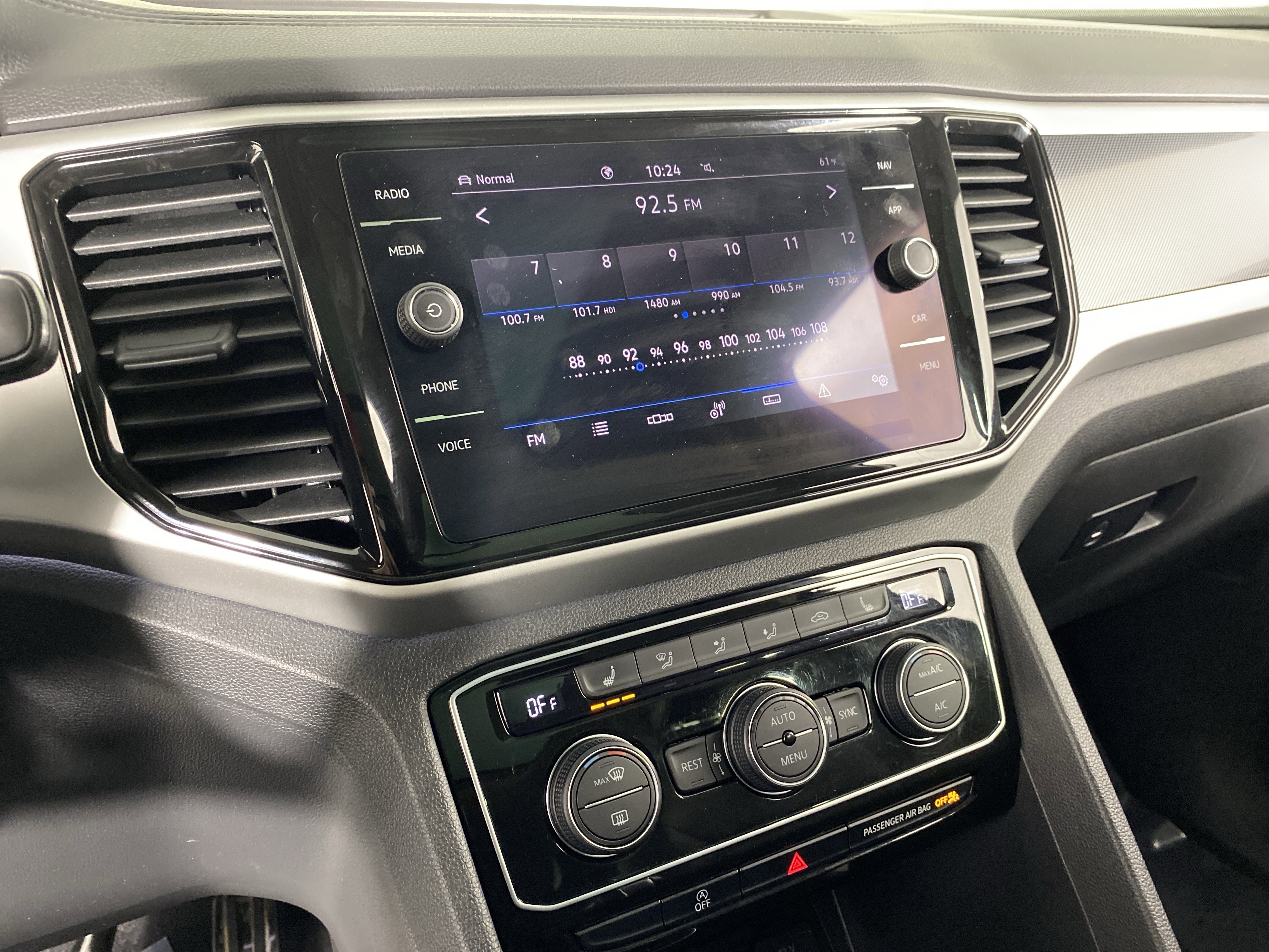 Used 2021 Volkswagen Atlas SEL R-Line image 30