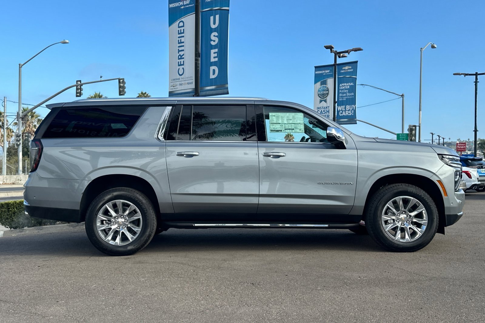 New 2025 Chevrolet Suburban Premier image 3