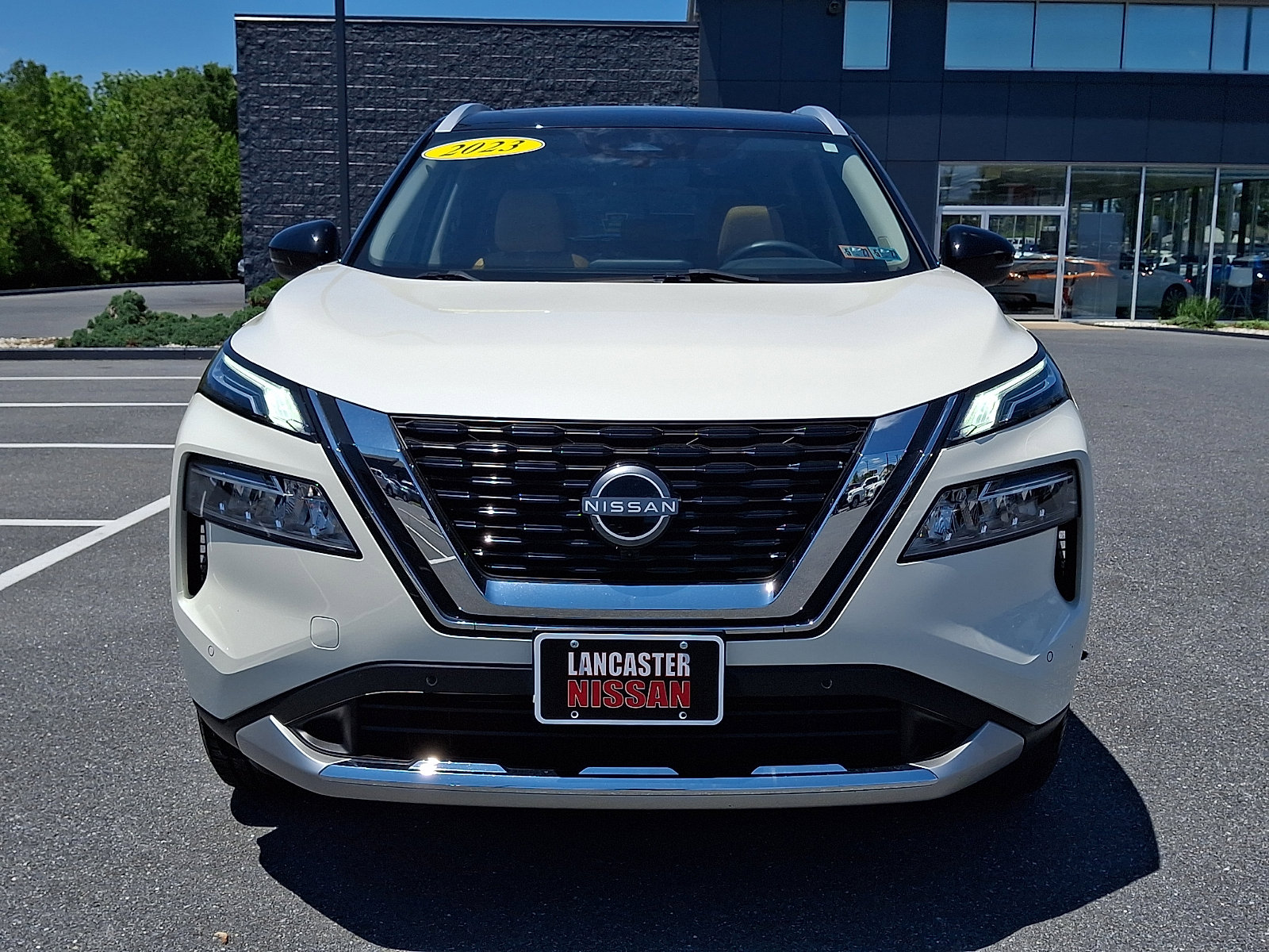 Certified 2023 Nissan Rogue Platinum AWD/4WD image 2