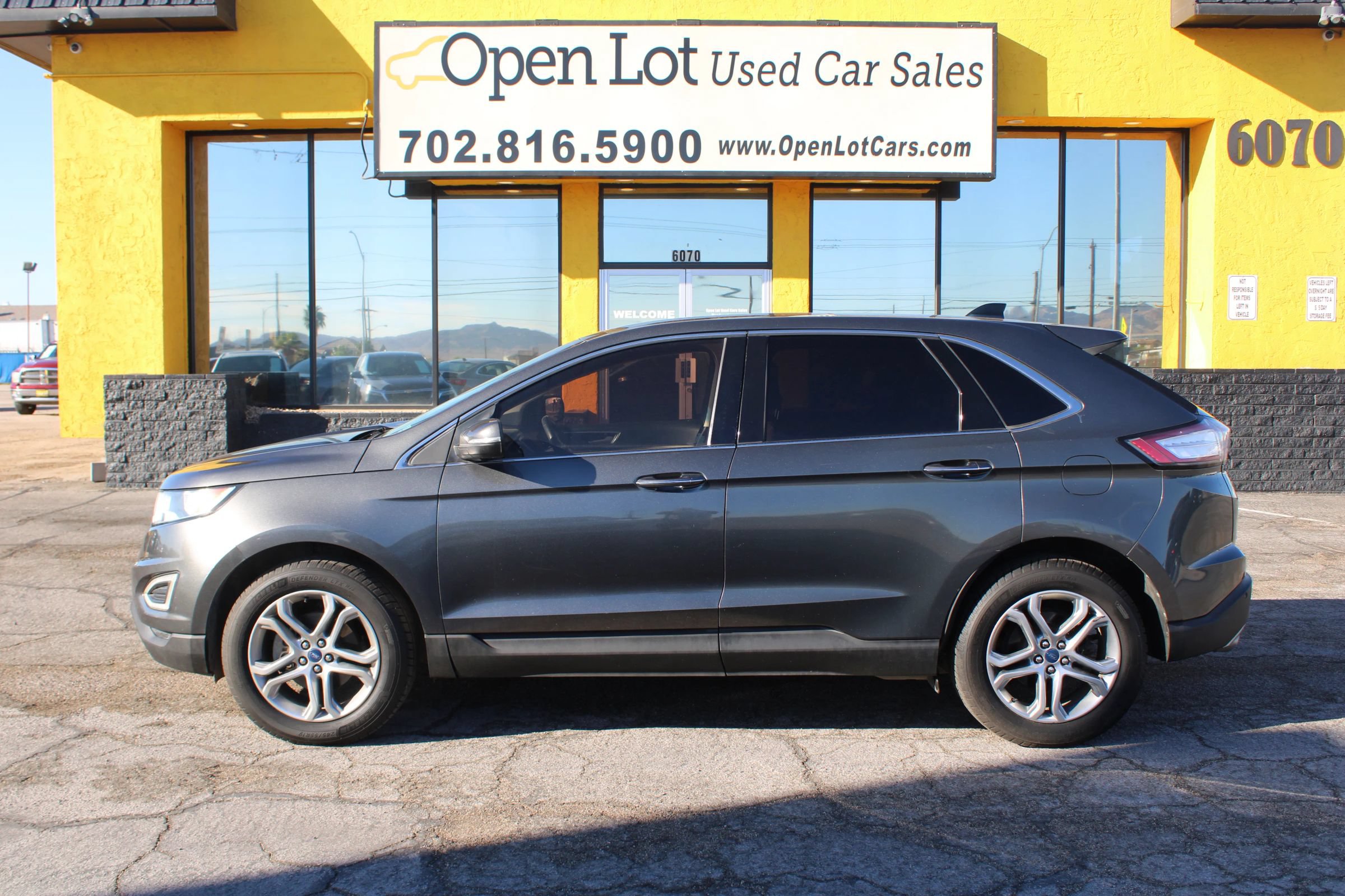Used 2018 Ford Edge Titanium w/ Equipment Group 301A FWD image 2
