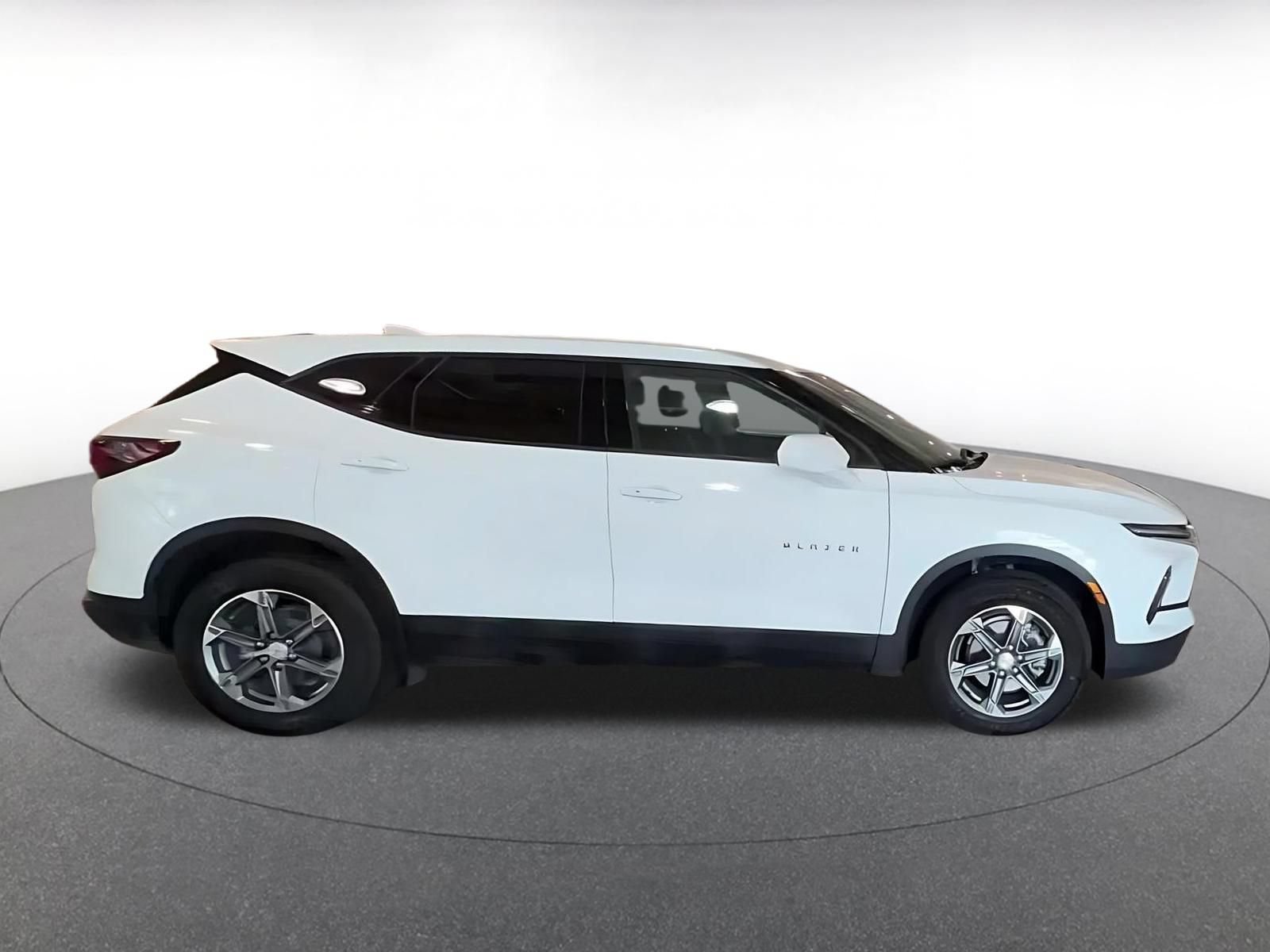 Used 2025 Chevrolet Blazer LT FWD image 16