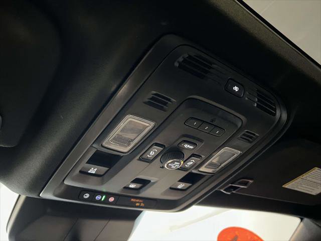 Certified 2024 Cadillac Escalade Premium Luxury image 34