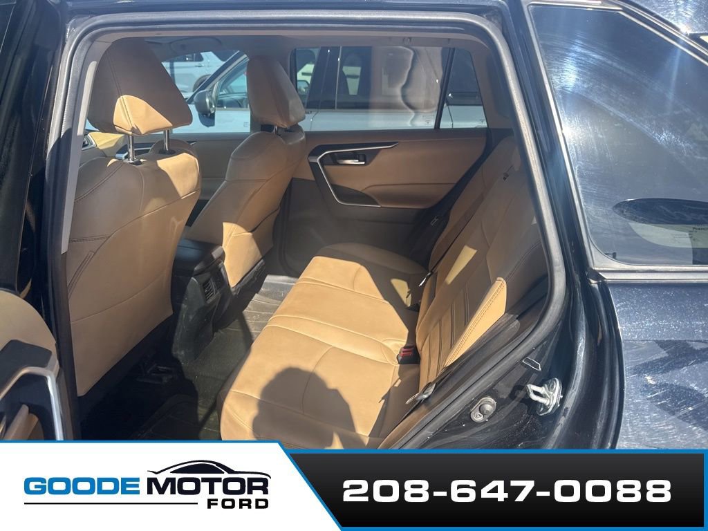Used 2021 Toyota RAV4 XLE Premium AWD/4WD image 16