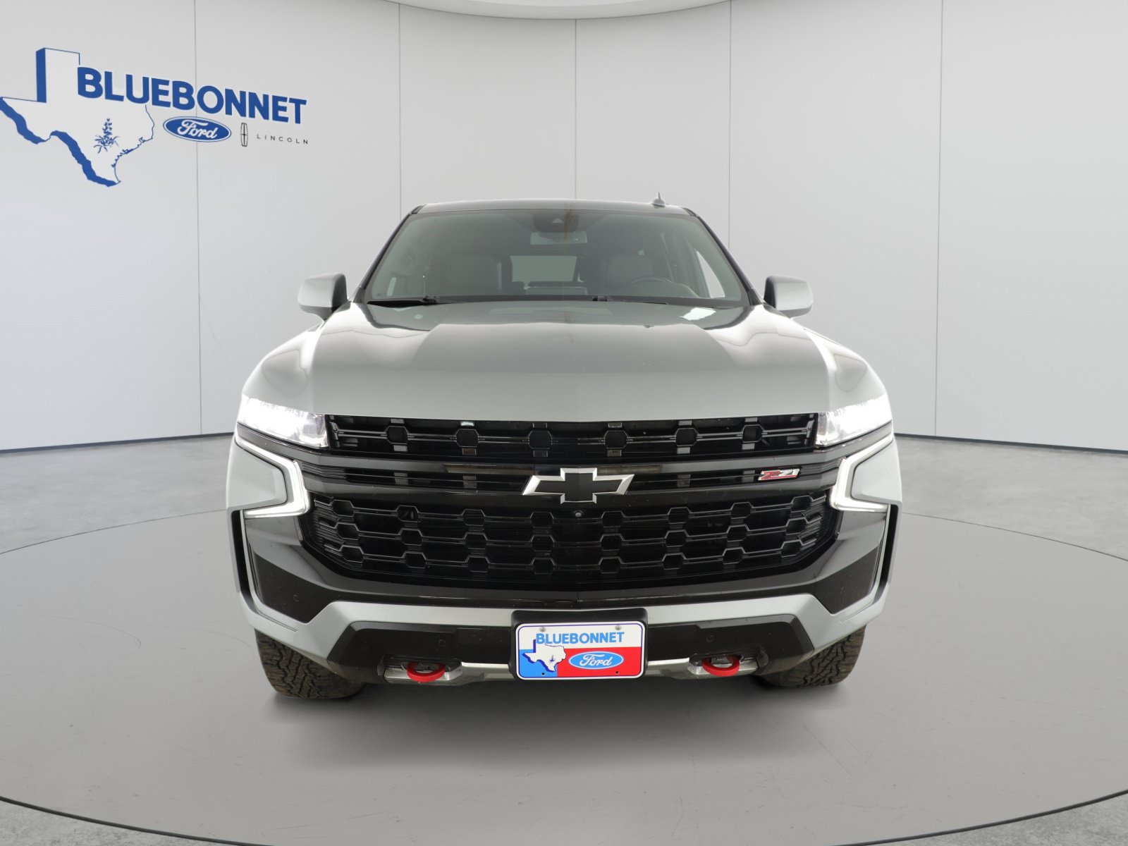 Used 2023 Chevrolet Tahoe Z71 w/ Luxury Package AWD/4WD image 2