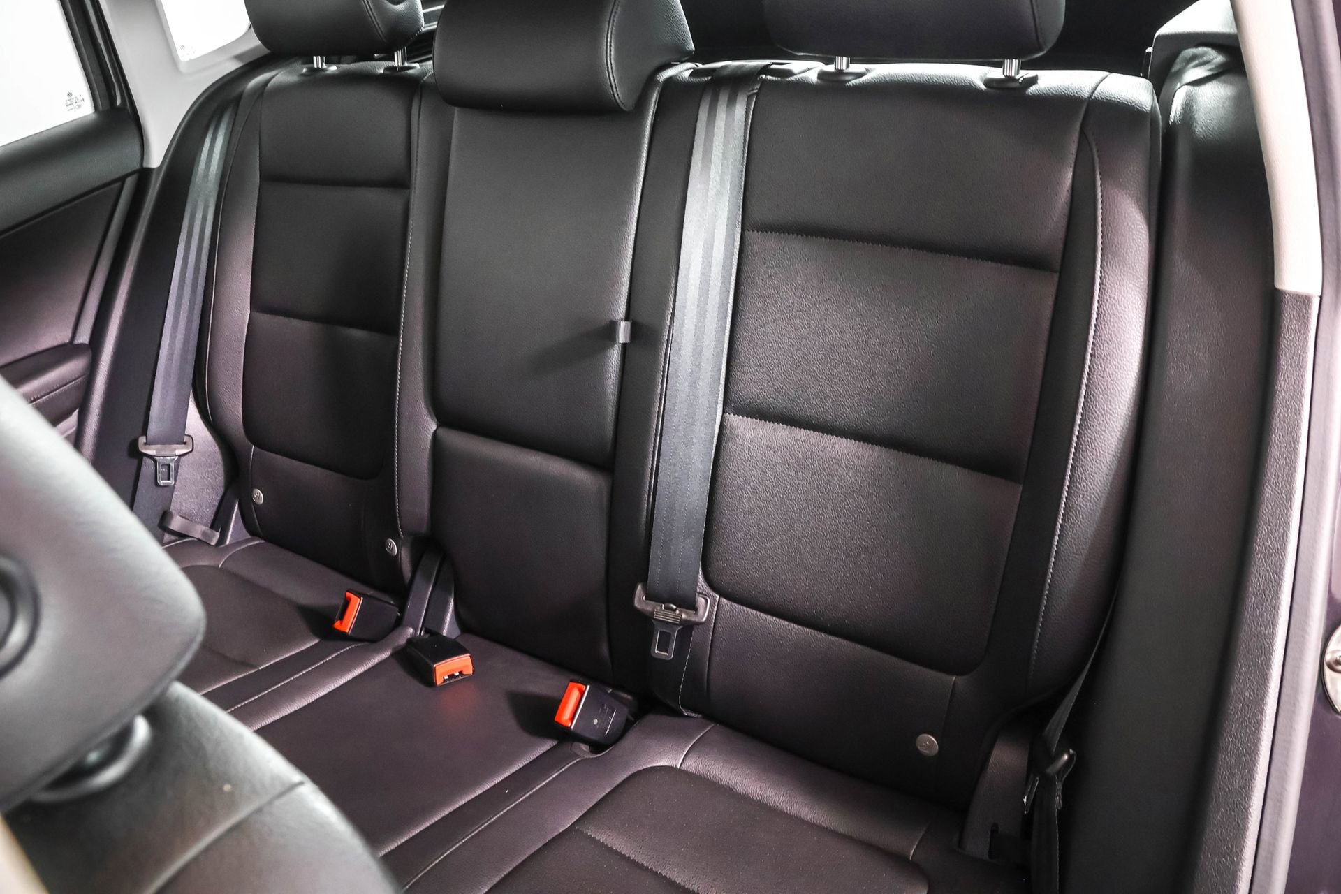 Used 2016 Volkswagen Tiguan SE image 38
