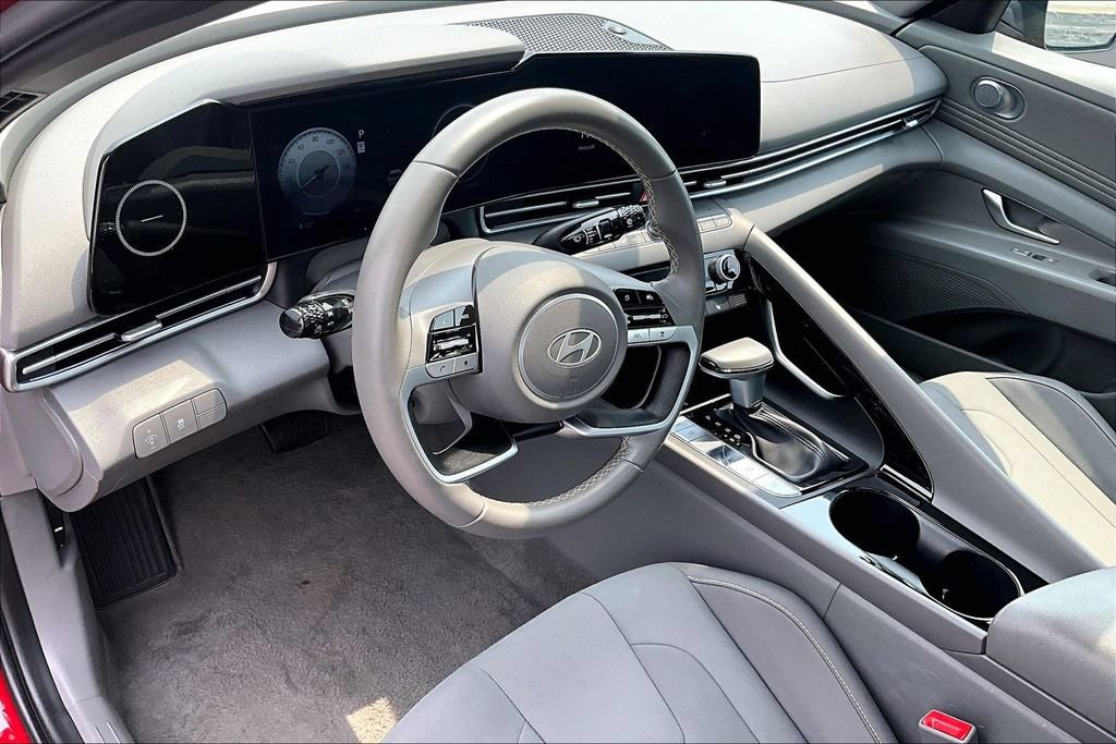 Used 2025 Hyundai Elantra SEL FWD image 12