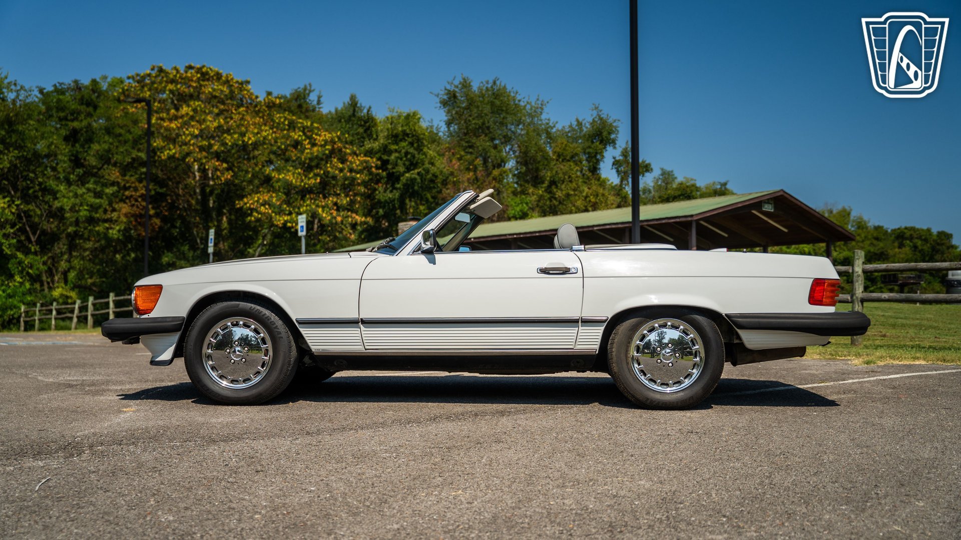 Used 1987 Mercedes-Benz 560 SL image 9