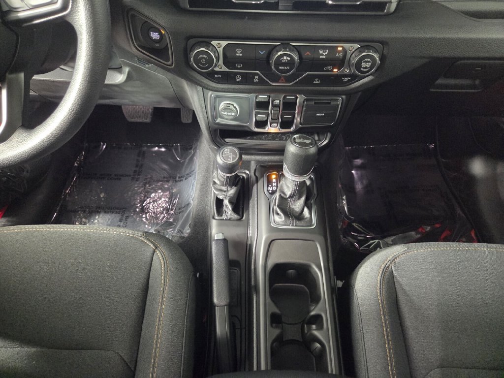 Used 2025 Jeep Wrangler Unlimited Sport AWD/4WD image 15