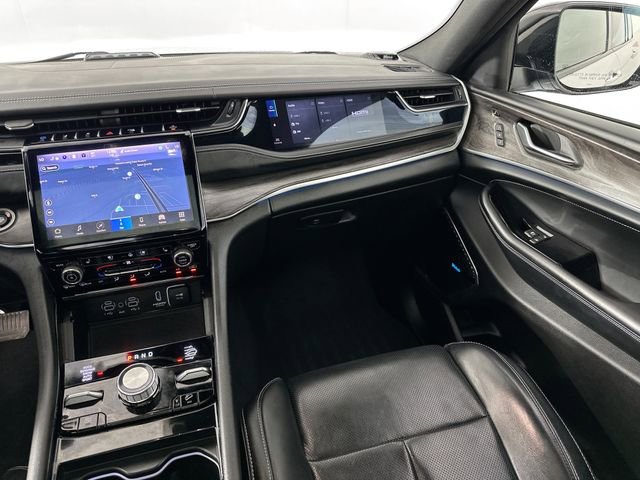 Used 2022 Jeep Grand Cherokee Overland w/ Luxury Tech Group IV AWD/4WD image 29
