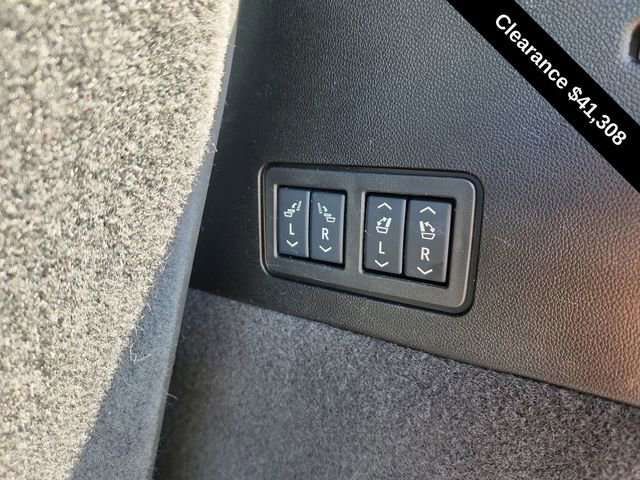 Used 2025 Cadillac XT6 Premium Luxury image 32