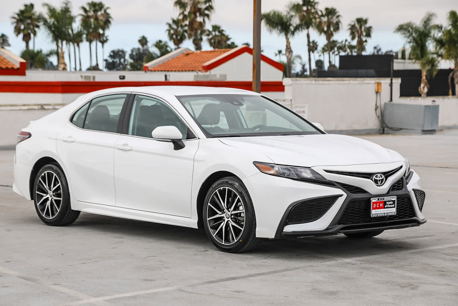 Used 2021 Toyota Camry SE w/ Convenience Package image 4