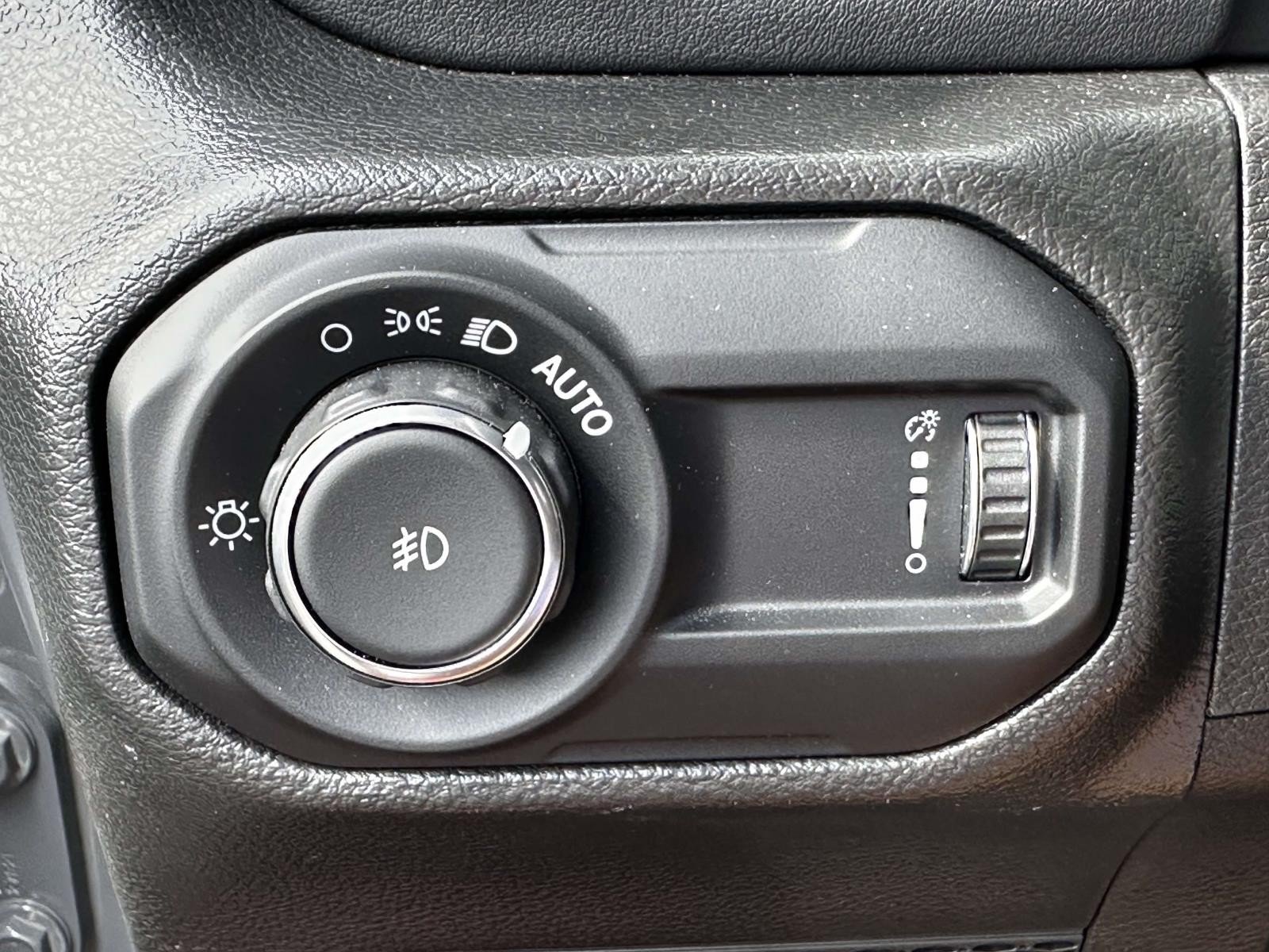 Used 2023 Jeep Wrangler Unlimited Sahara w/ LED Lighting Group AWD/4WD image 23