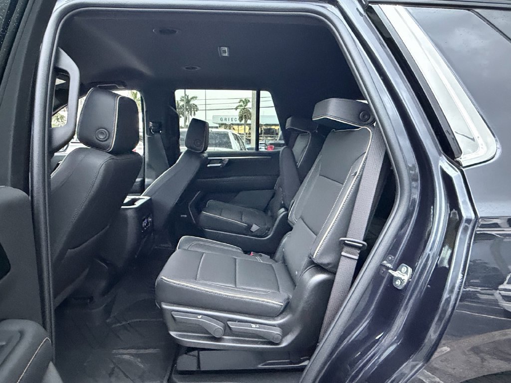 Used 2025 Chevrolet Tahoe Premier RWD image 11